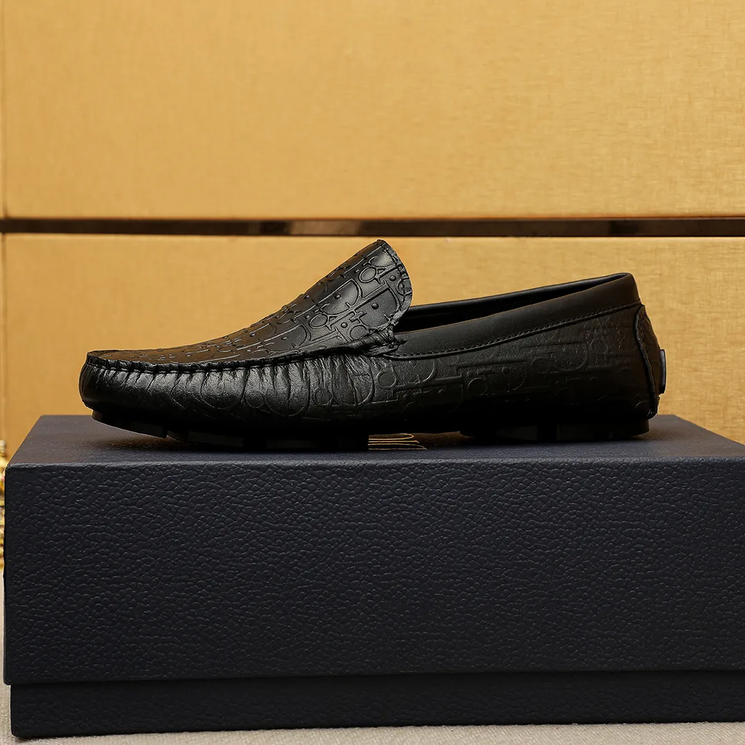 Men's shoes 💰420 💐 Product trademark: Dior "Dior" Doudou shoes Regular size: 38-44 (45🉑️customized) Product materials: Selected Italian imported first-layer calfskin embossed upper, imported water-dyed sheep 🐑 leather lining. Strong three-dimensional visual effect, original outsole color: 1⃣️color🉑️select